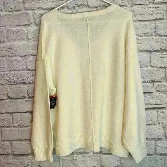 Vince Camuto Women's Long Sleeve V-Neck Sweater Antique White, Size XL - Picture 2 of 7